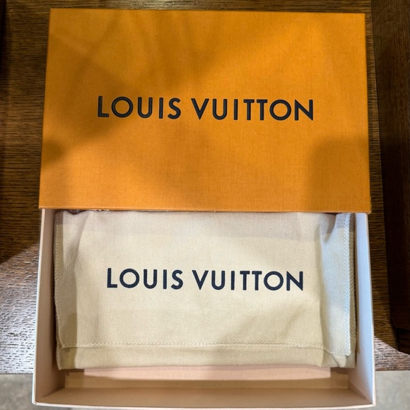 Louis Vuitton Damier Ebene Sarah Wallet - Picture 6 of 6